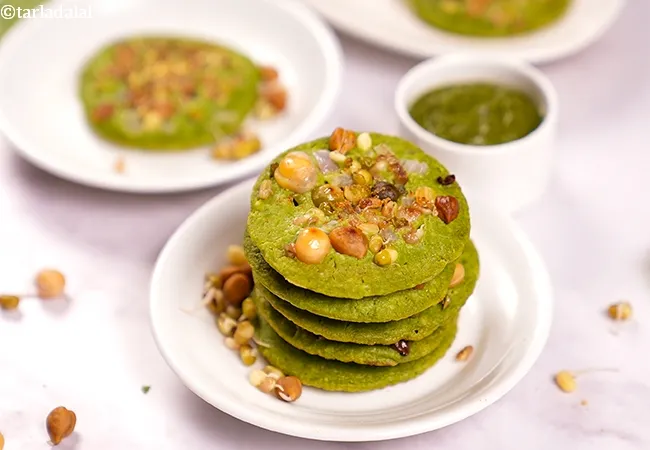 oats palak sprouts uttapam recipe | sprouts uttapam | uttapam recipe for pregnancy | folic acid, iron, vitamin B, protein rich sprouts uttapam |