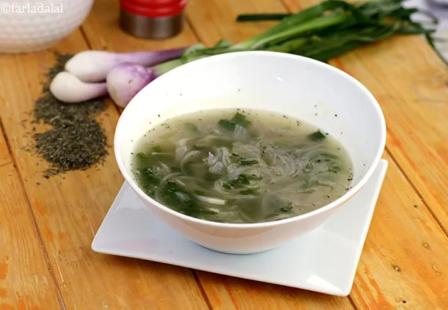 onion thyme soup recipe | onion soup | healthy onion thyme soup | low calorie French style onion soup |