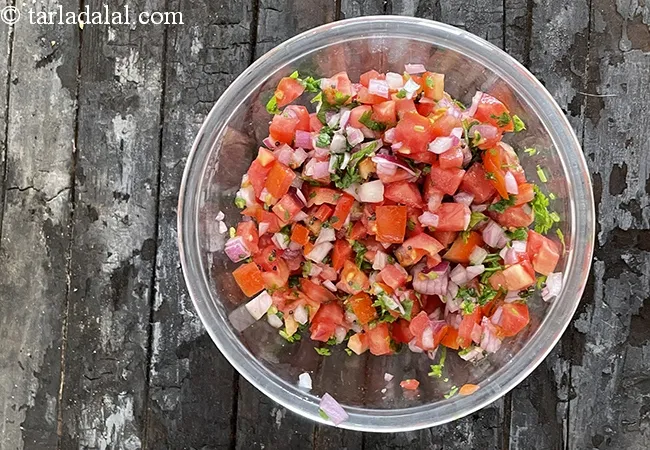 onion tomato koshimbir recipe | healthy onion tomato salad | kanda tomato koshimbir | Maharashtrian tomato koshimbir |