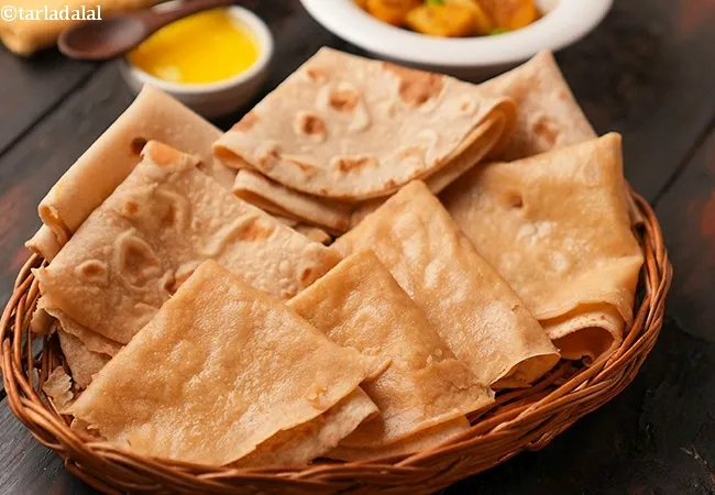 padvali roti recipe | Gujarati thin roti | pad wali roti |  bepadi roti |  layered roti |
