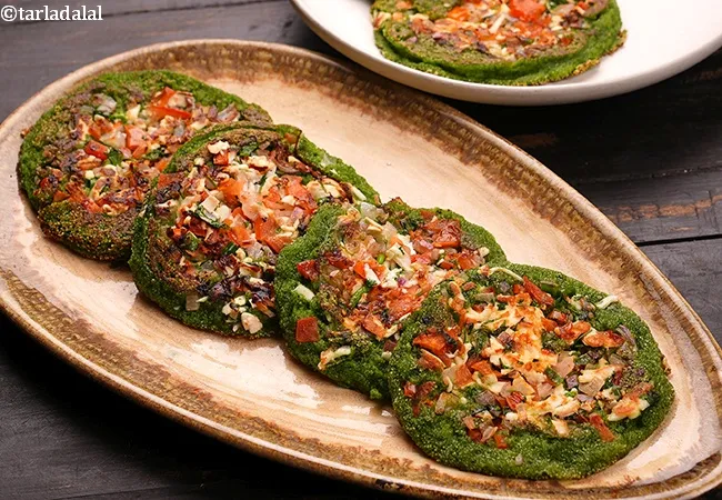 palak paneer uttapam | spinach uttapam | suji palak uttapam