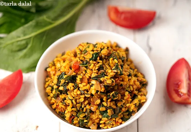 palak urad dal sabzi recipe | urad dal with spinach | healthy urad dal palak sukha sabzi |