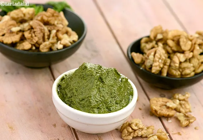 pesto sauce recipe | basil pesto | easy homemade pesto | classic Indian basil pesto sauce
