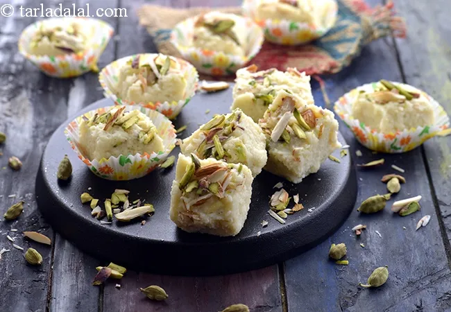 કલાકંદ રેસીપી | ઇન્સ્ટન્ટ કલાકંદ | સોફ્ટ કલાકંદ બનાવાની પરફેક્ટ રીત | કલાકંદ બરફી ઘરે બનાવવાની રીત | Quick Kalakand