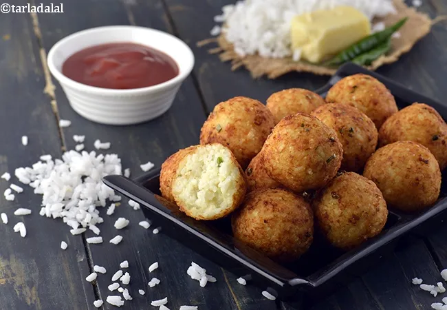 rice and cheese balls recipe | cheesy masala rice balls | leftover rice cheese balls Indian party snack | crispy veg rice balls |