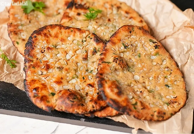 सोया मेथी गार्लिक नान रेसिपी | सोया लहसुन नान | स्वस्थ लहसुन मेथी नान | Soya Methi Garlic Naan