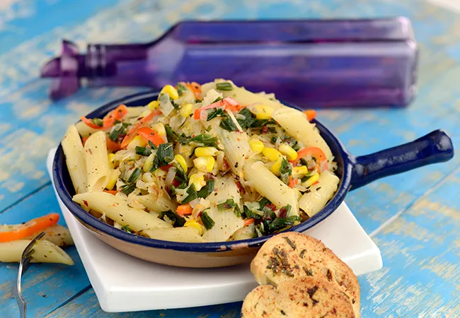  Spring Onion and Red Capsicum Pasta