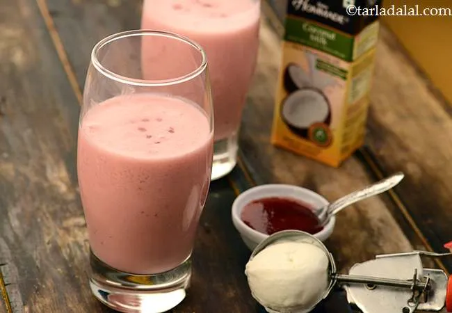 Strawberry and Coconut Milk Smoothie