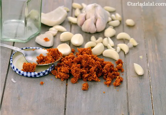  Sukhi Lehsun Chutney ( Mumbai Roadside Recipes )