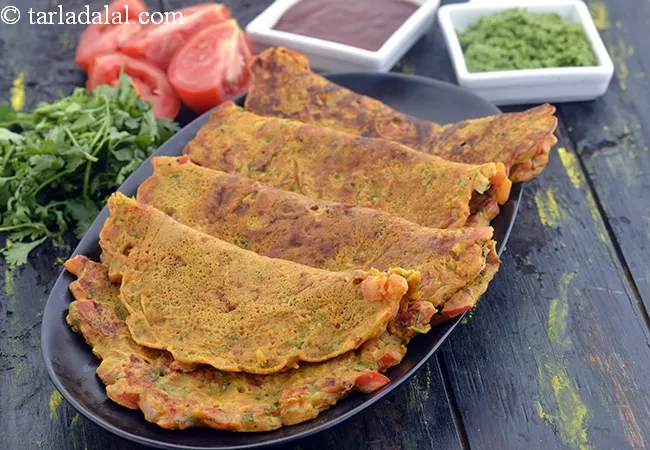tomato omelette | eggless tomato omelette | vegetarian tomato omelette | besan ka cheela