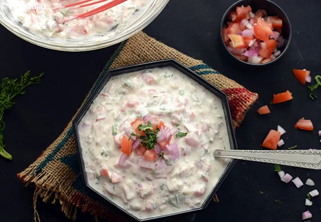 tomato onion raita recipe | onion tomato raita | pyaz tamatar ka raita | healthy onion tomato raita |