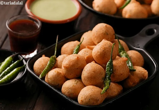 urad dal bonda recipe | ulundu bonda | South Indian style urad dal bonda | minapappu punugullu |