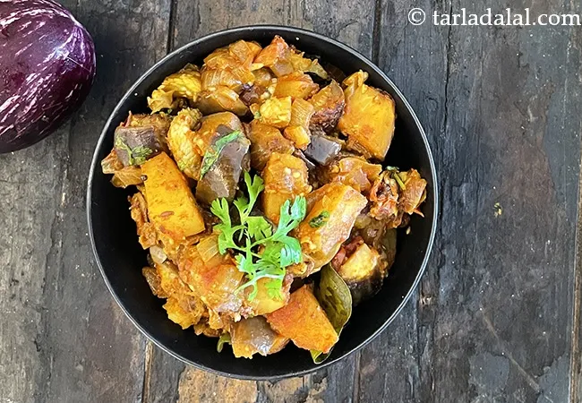 vangyachi batata chi bhaji recipe | Maharshtrain vangi chi sukhi sabzi | vangi batata sabzi
