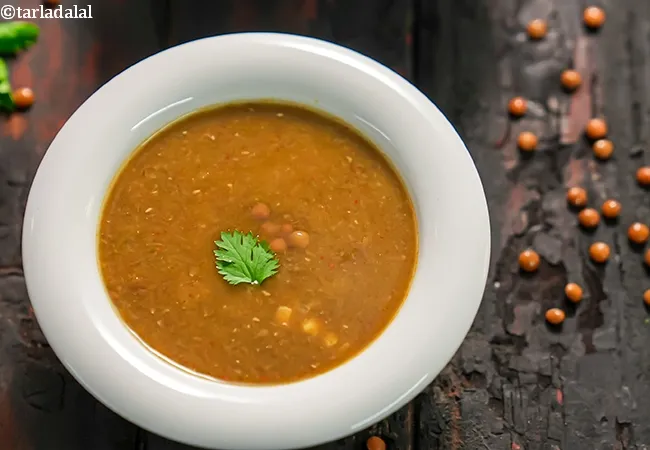 whole masoor and chawli soup recipe | cowpea leaves dal soup | healthy dal amaranth leaves soup |