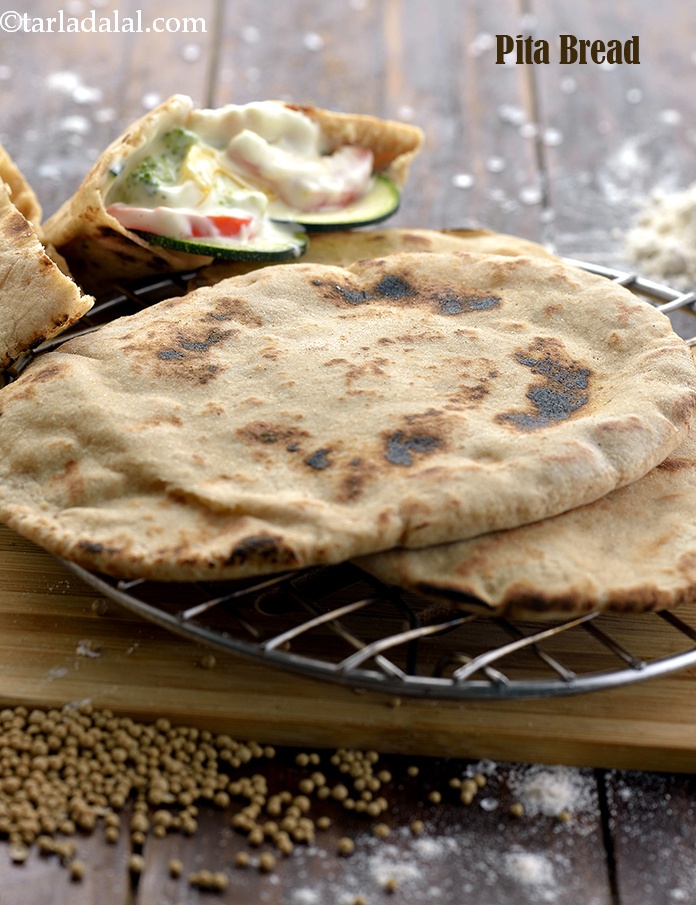 पिटा ब्रेड, लेबनानी गेहूं का पिटा ब्रेड की रेसिपी , Pita Bread Recipe ...