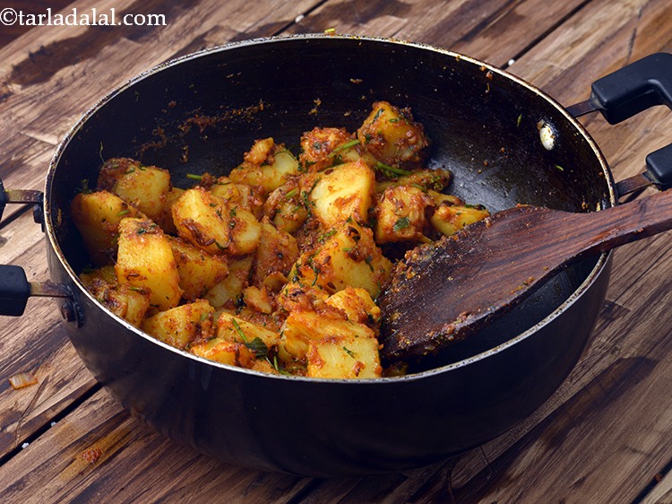 aloo ki sukhi sabzi recipe | sukhi aloo sabzi | dry Indian potato