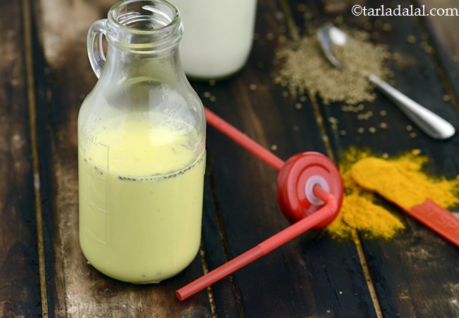  अजवायन एण्ड टर्मरिक मिल्क - Ajwain and Turmeric Milk 