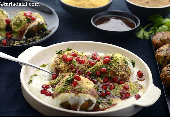  आलू टिक्की चाट, चाट रेसिपी - Aloo Tikki Chaat