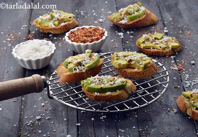 एवकाडो और नारियल की क्रॉस्टिनी - Avocado and Coconut Crostini