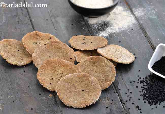  बेक्ड कूट्टू की पुरी की रेसिपी - Baked Buckwheat Puri, Low Salt Recipe 
