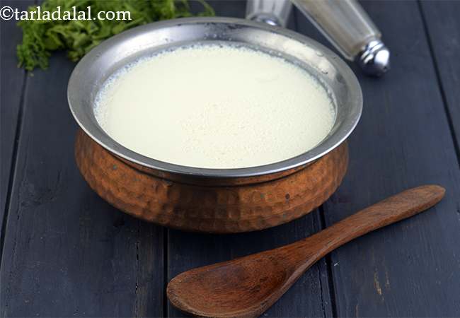 गाय के दूध से बना दही की रेसिपी | दही को घर पर बनाने की विधि | होममेड दही | Basic Homemade Curd, Dahi Or Yogurt Using Cow's Milk