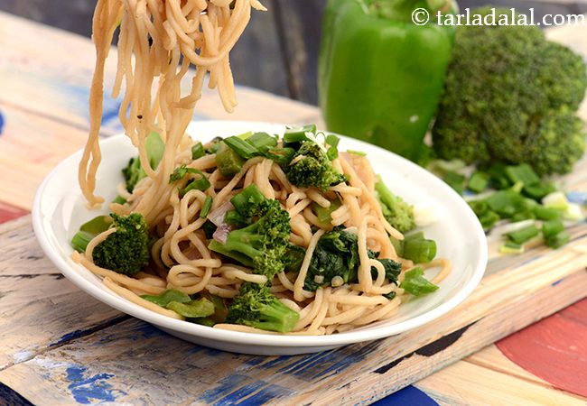 Broccoli and Capsicum Hakka Noodles