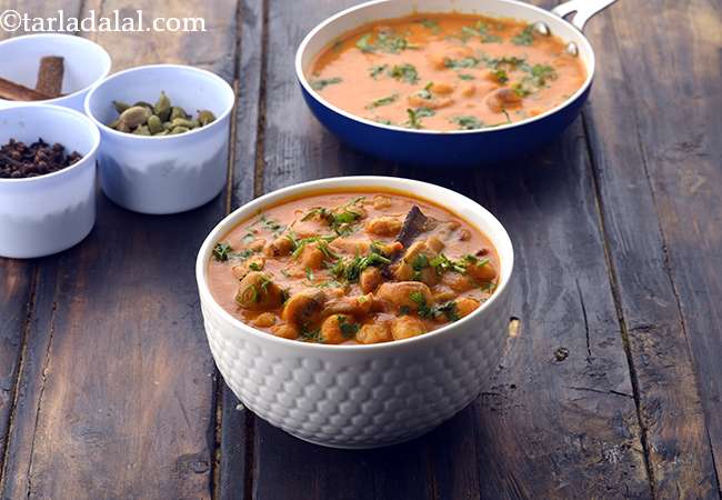 Cashew, Mushroom and Makhana Curry