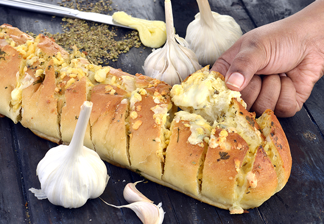  Cheesy Garlic Pull Apart French Bread