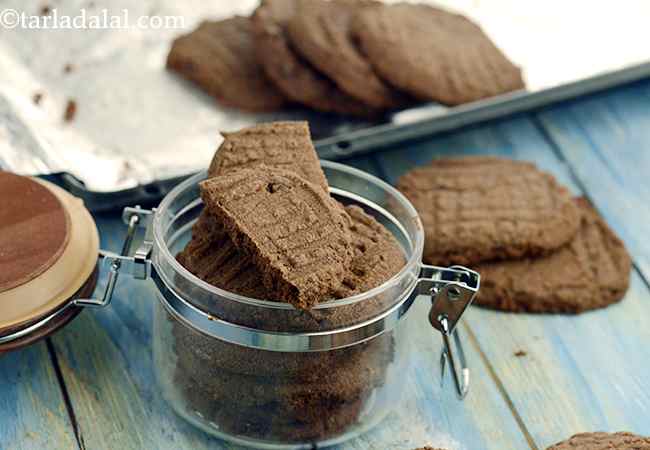 चॉकलेट कुकीज रेसिपी | एगलेस चॉकलेट कुकीज | घर पर बनाए हुए चॉकलेट कुकीज | - Chocolate Cookies, Homemade Chocolate Cookies