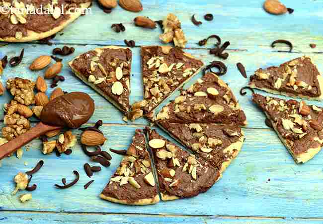चॉकलेट पिज़्ज़ा रेसिपी | भारतीय स्टाइल चॉकलेट पिज़्ज़ा | घर पर चॉकलेट पिज़्ज़ा कैसे बनाये | चॉकलेट डिज़र्ट | Chocolate Pizza