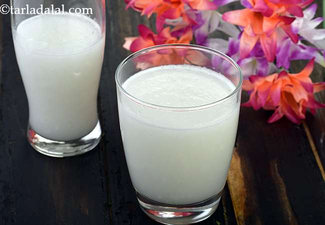नारियल पानी के साथ नारियल की मलाई | Coconut Water with Coconut Meat