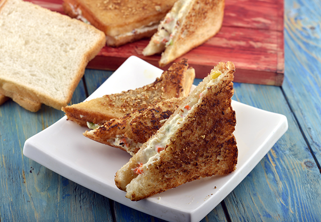  क्विक सैंडविच नुस्खा | वेज तवा सैंडविच - Veg Tawa Sandwich Recipe 