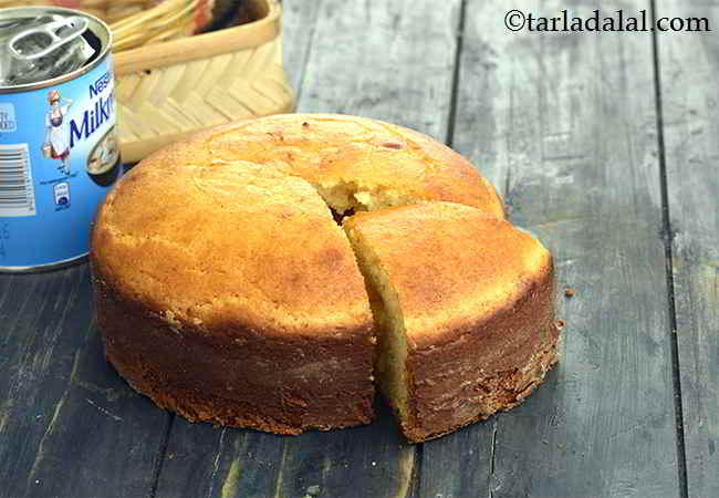  एगलेस वेनीला स्पंज केक रेसिपी | प्रेशर कुकर में एगलेस वेनीला स्पंज केक - Eggless Vanilla Sponge Cake