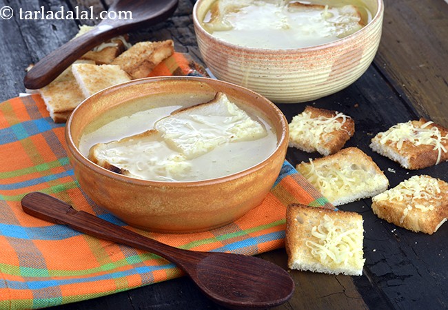 फ्रेंच अनियन सूप रेसिपी | शाकाहारी फ्रेंच अनियन सूप | फ्रेंच प्याज सूप | French Onion Soup, Vegetarian French Onion Soup