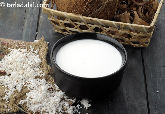 नारियल का दूध रेसिपी | नारियल का दूध बनाने का आसान तरीका | घर पर नारियल का दूध बनाने की विधि | How To Make Coconut Milk, Healthy Coconut Milk