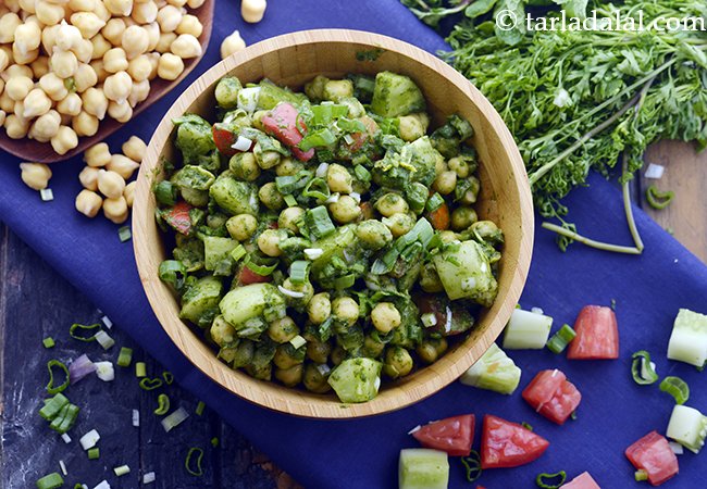 Indian chickpea salad for weight loss | kabuli chana salad with pudina dressing | healthy chickpea salad for weight loss |