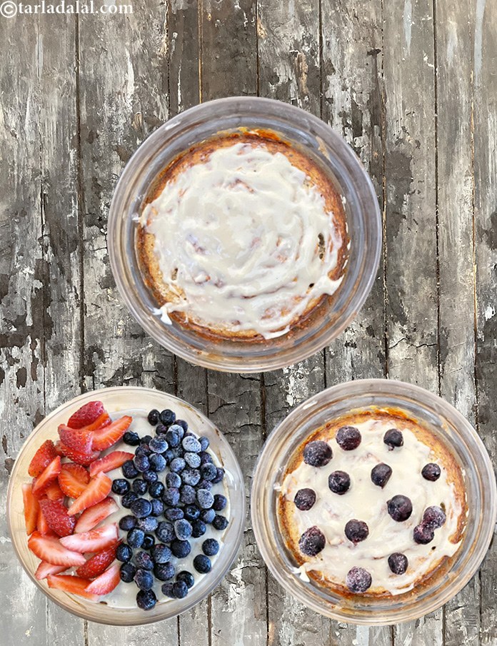 Indian style baked oats with peanut butter recipe | healthy baked oatmeal with blueberries | baked oatmeal with blueberries and strawberries | baked oatmeal with strawberries |