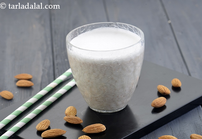 बादाम का दूध रेसिपी | बादाम का दूध घर पर कैसे बनाएं | बादाम का दूध बनाने की विधि | बादाम मिल्क | Homemade Almond Milk Made with Soaked Almonds