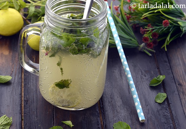 mint and ginger lemon drink recipe | fresh mint and ginger lemonade | ginger mint lemon drink | homemade ginger mint lemonade | pudina adrak nimbu drink