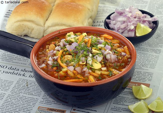  मिसल पाव - Misal Pav 