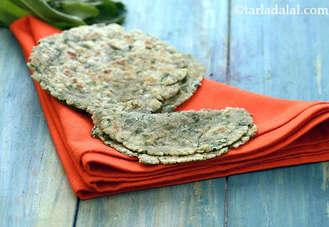 ज्वार बाजरा रोटीस् विद पनीर - Multigrain Palak Paneer Roti