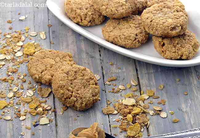  नो बेक ओटस्, म्युसली अ‍ॅन्ड पीनट बटर कुकीज़ - No Bake Oats, Muesli and Peanut Butter Cookies