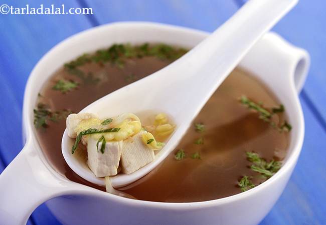  पनीर, बीन स्प्राउट्स् एण्ड स्प्रिंग अनियन सूप - Paneer, Bean Sprouts and Spring Onion Soup 