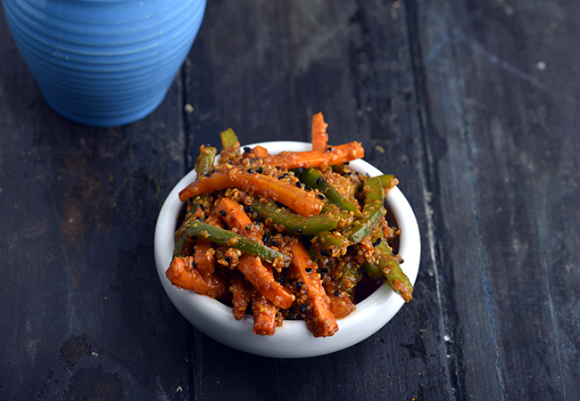  झटपट गाजर और शिमला मिर्च का अचार| १५ मिनट में गाजर का अचार | शिमला मिर्च का अचार - Quick Carrot and Capsicum Pickle 