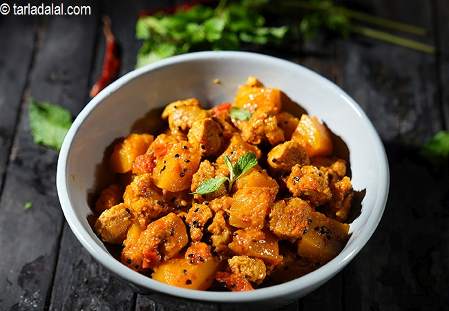 Rajasthani kaddu aur soya ki sabzi recipe |  soya chunks vegetable recipe | healthy bhopla soya recipe |