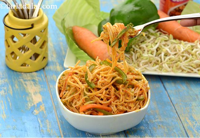 सेज़वान नूडल्स् - Schezwan Noodles , Chinese Schezuan Noodles Recipe