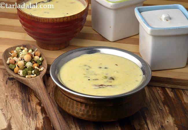 स्प्राउट्स कढ़ी - Sprouts Kadhi ( Low Calorie Healthy Cooking )