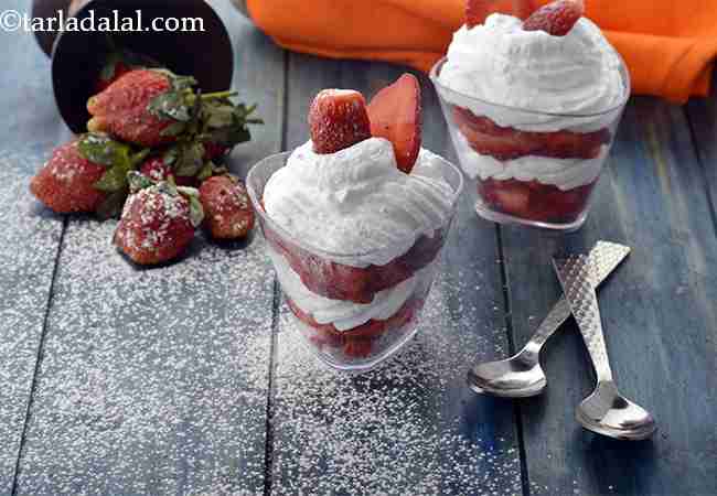 स्ट्रॉबेरी सूफ्ले रेसिपी | एगलेस स्ट्रॉबेरी सूफ्ले | क्विक स्ट्रॉबेरी सुफले