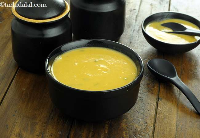 थाई पंपकिन सूप रेसिपी | थाई पम्पकिन सूप | पंपकिन एंड कोकोनट सूप | नारियल के दूध के साथ मसालेदार कद्दू का सूप | Thai Style Pumpkin Soup