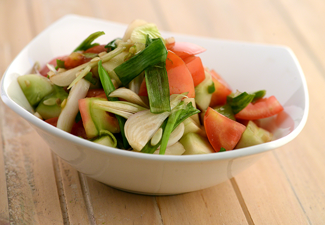  टमाटर ककड़ी और प्याज का सलाद की रेसिपी | खीरा टमाटर और प्याज का सलाद | ककड़ी टमाटर प्याज का सलाद | - Tomato, Cucumber and Onion Salad 